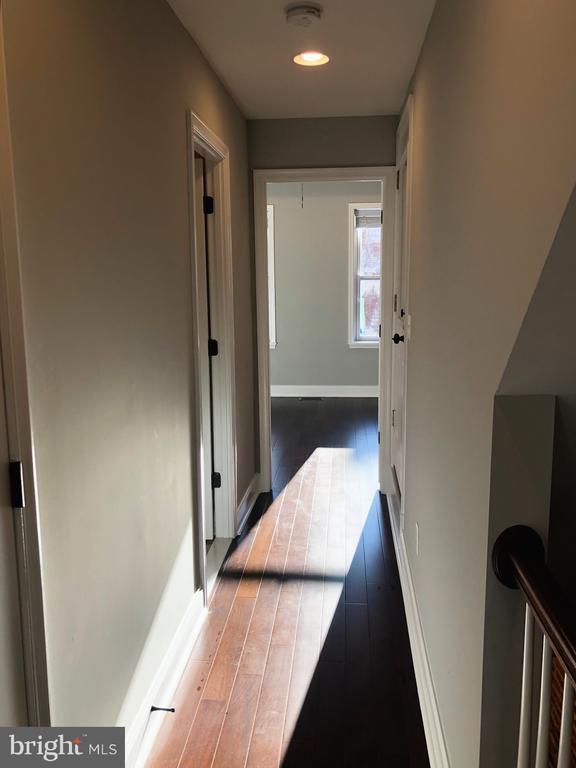 Building Photo - 632 S Decker Ave