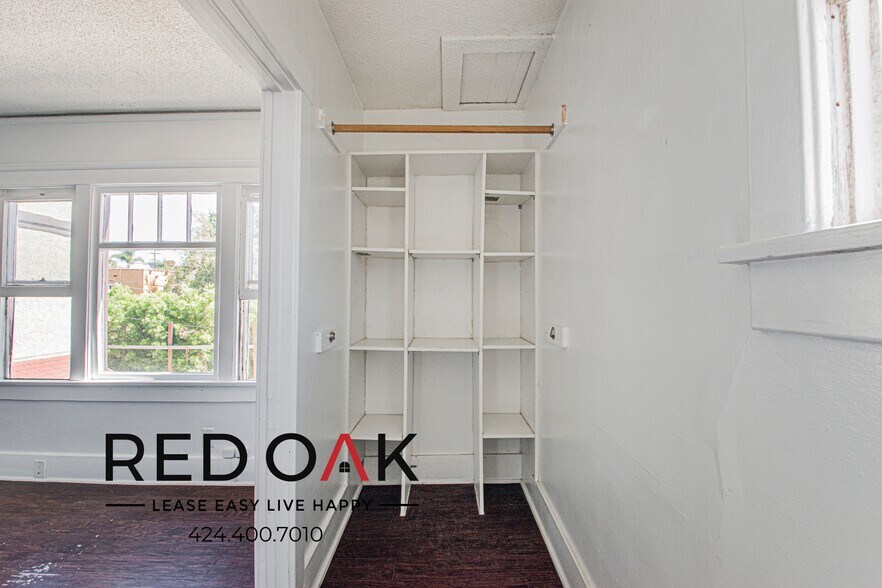 Building Photo - 246 Newport Ave