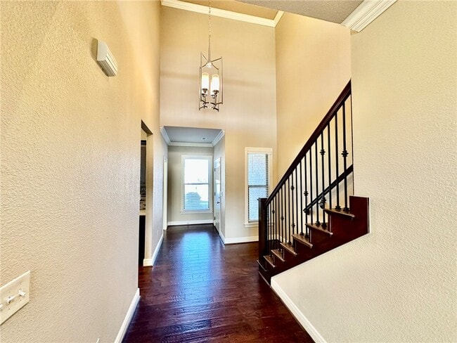 Building Photo - 6613 W Valley View Rd