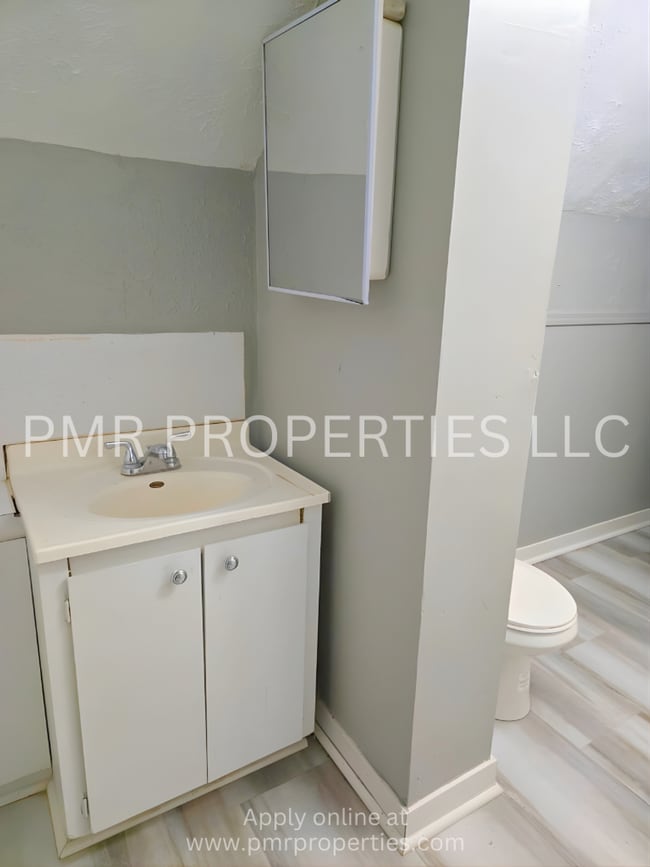 Building Photo - 231 S 4th St