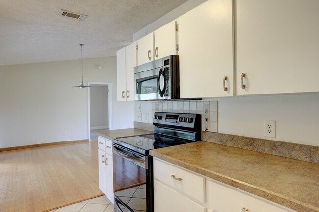 Building Photo - 1690 Seahouse St