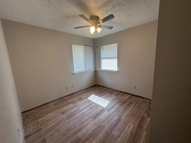 Building Photo - 9210 Goodmeadow Dr