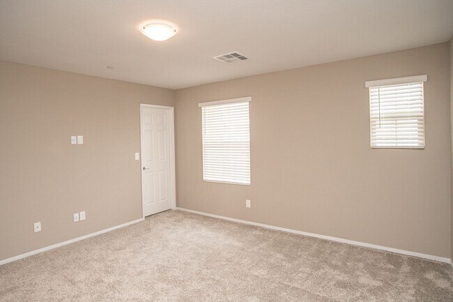 Building Photo - Gorgeous Townhome 3/2 in Santa Rosa Community in Summerlin!