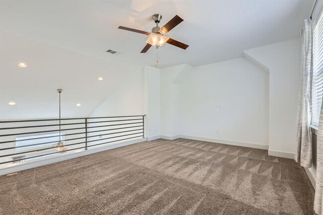 Building Photo - 1513 Casa Dr