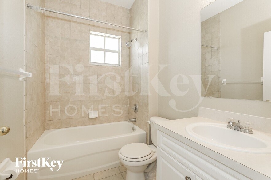 Building Photo - 1020 Robin Ln