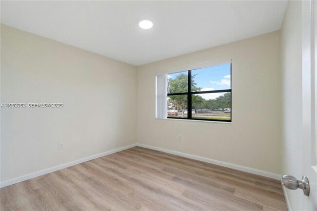 Building Photo - 561 NW 100th Pl