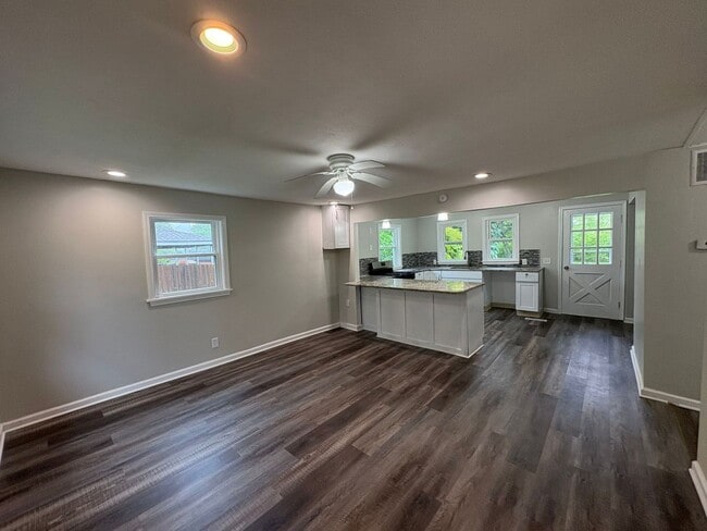 Building Photo - Spacious 3 Besroom Home Brunswick OH