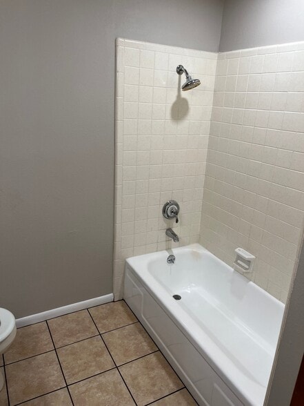 Building Photo - 4711 Lois Ln