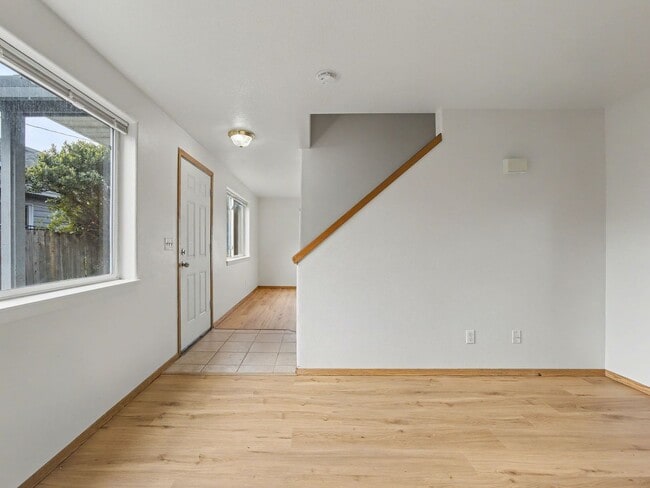 Building Photo - NAVAB02