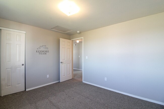 Building Photo - 3 Bedroom, 2.5 Bath Home in West Pasco