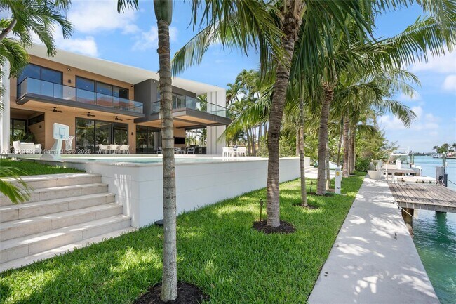 Building Photo - 10161 E Broadview Dr