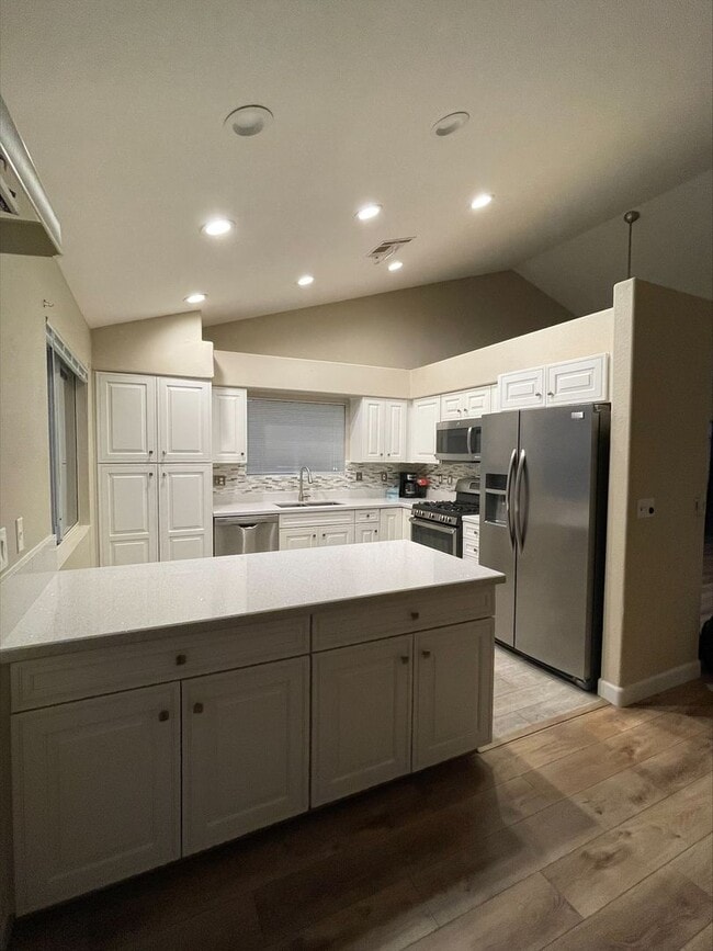 Building Photo - 3 Bedroom 2 Bath Home Off Durango