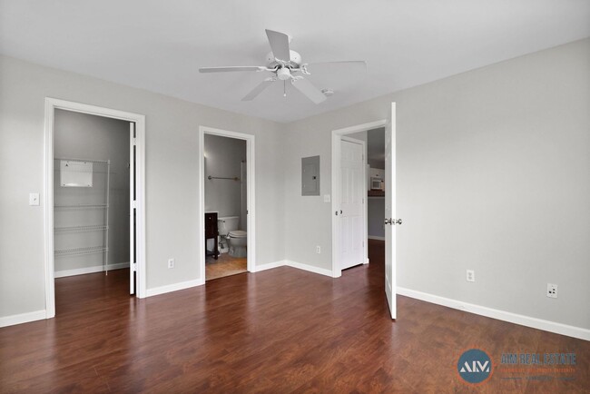 Building Photo - Bright, Freshly Updated 2BR/2BA Condo at T...