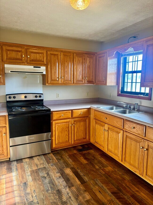 Building Photo - Deposit Special !