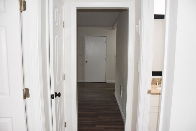 Building Photo - 411 S Kroeger St