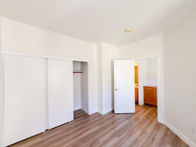 Building Photo - Richmond Marina Bay 3 Bed 3 Bath Townhome in Gated Bay Front Community
