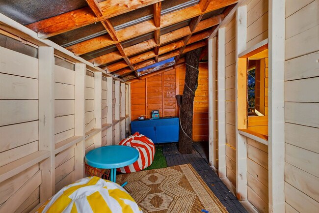 Building Photo - 2915 Quail Oak St