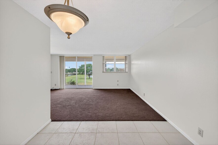 Building Photo - 3100 W Rolling Hills Cir