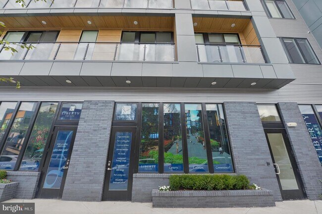 Primary Photo - 236 W Thompson St