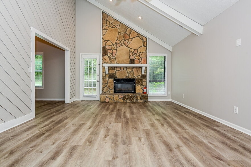 Building Photo - 8983 Habersham Dr