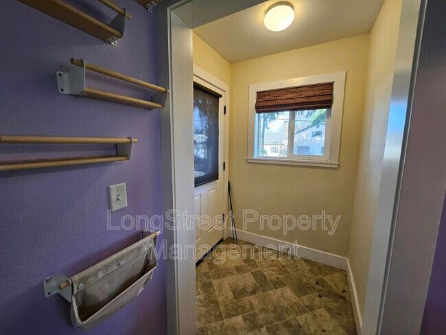 Building Photo - 7855 N Wabash Ave