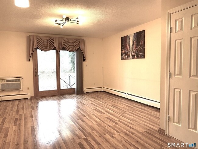 Building Photo - 31 Locust Cir