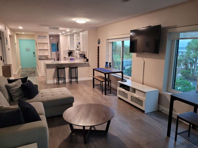 Building Photo - 903 Bahia Del Sol Dr