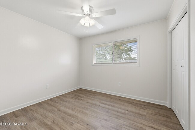 Building Photo - 317 Kim Dr