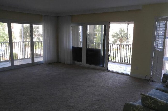 Building Photo - 2871 N Ocean Blvd