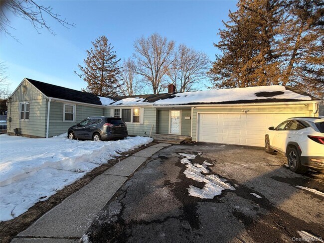 Building Photo - 7 Roosevelt Ave