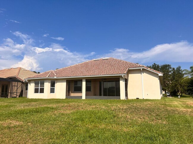 Building Photo - 5 Bedroom House