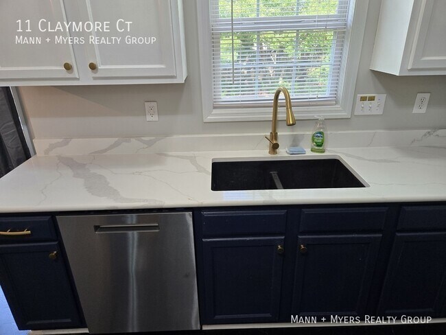 Building Photo - 11 Claymore Ct