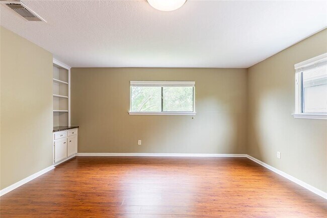 Building Photo - 2414 Cypress Hill