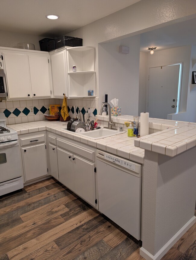 Building Photo - 24465 Valle Del Oro