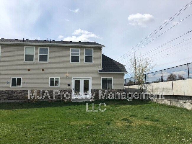 Building Photo - 2574 Robin Rd