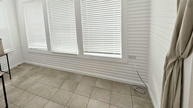 Building Photo - 2220 Avalon Pl