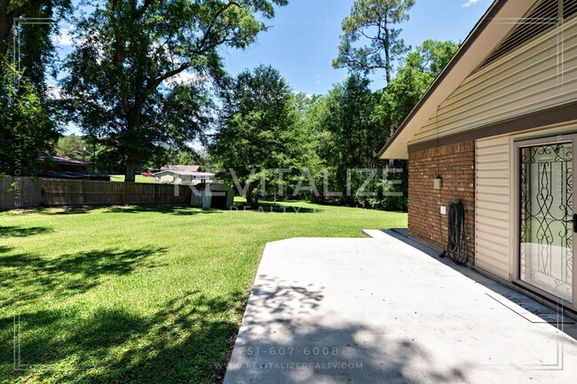 Building Photo - Charming 3 Bedroom/2 Bathroom Home in Sara...