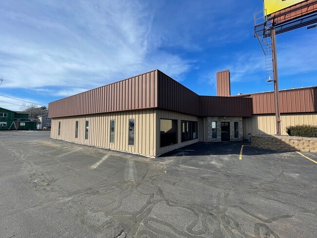 Building Photo - 900 Grand Ave