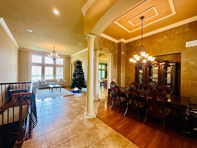 Building Photo - {9003} Wilshire Farms Reverse 1.5 Story Ho...