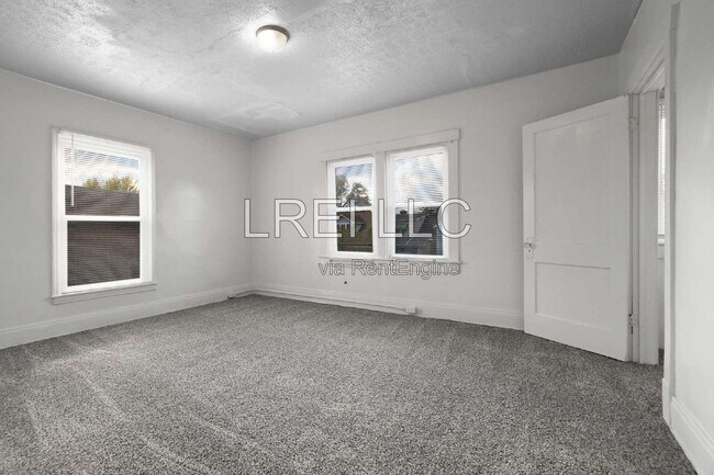 Building Photo - 615 S 38th St