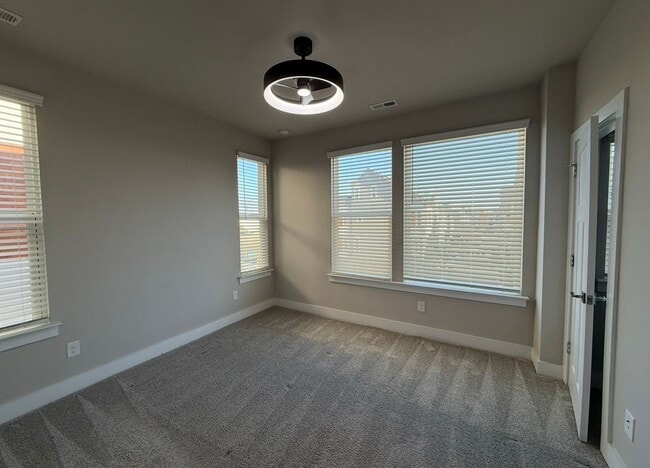 Building Photo - 2118 Bryant Park Dr