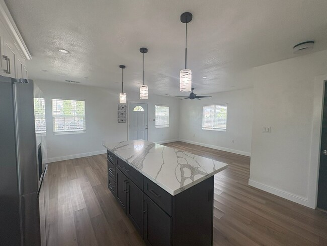 Building Photo - Available NOW Recently Renovated 3BR/3BA Home with Modern Finishes & Spacious Backyard Near Downt...