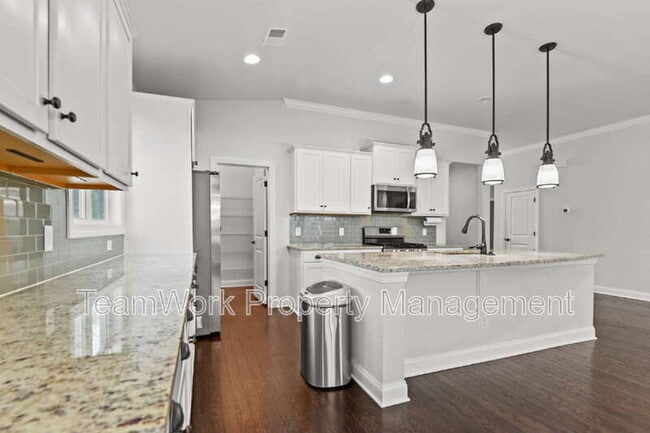 Building Photo - 123 Whaler Ave