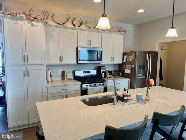 Building Photo - 100 Batik Wy