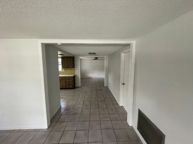 Building Photo - 2/1.5/1 New Port Richey