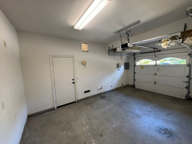 Building Photo - Gorgeous La Costa Executive Home – 5 Bed /...