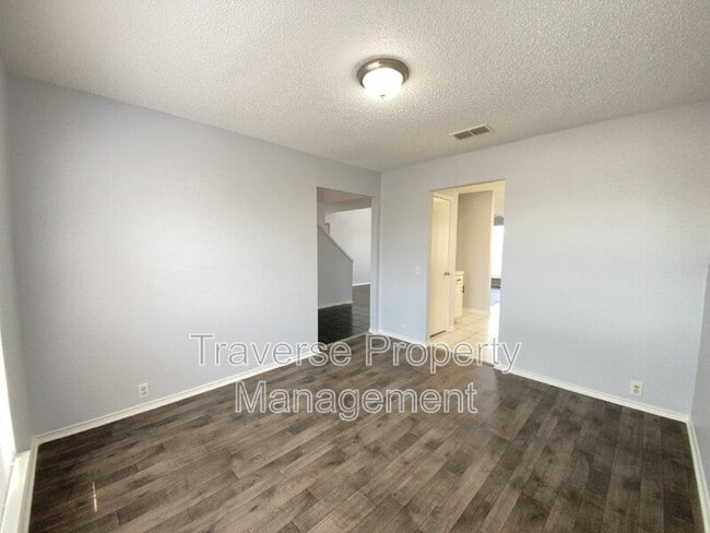 Building Photo - 5204 Vista Verde Dr