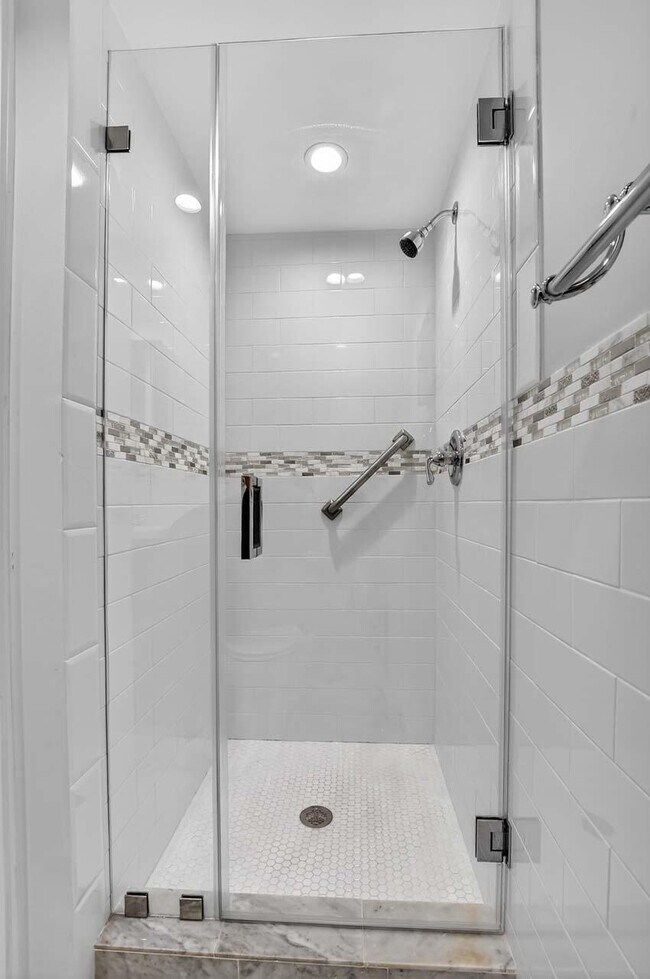 Building Photo - 360 Flanders Dr