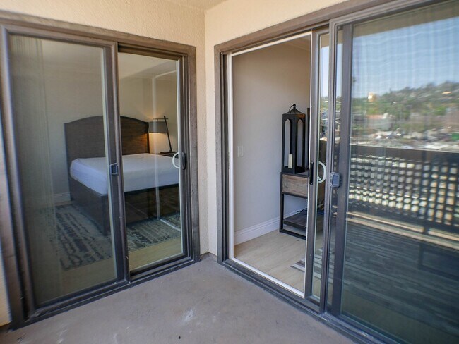 Building Photo - RARE Offering 2BD/2BA - Condo of secured building in highly sought after Boutique Bella Capri bui...