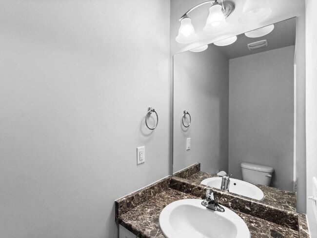 Building Photo - Stunning Bluffdale Home